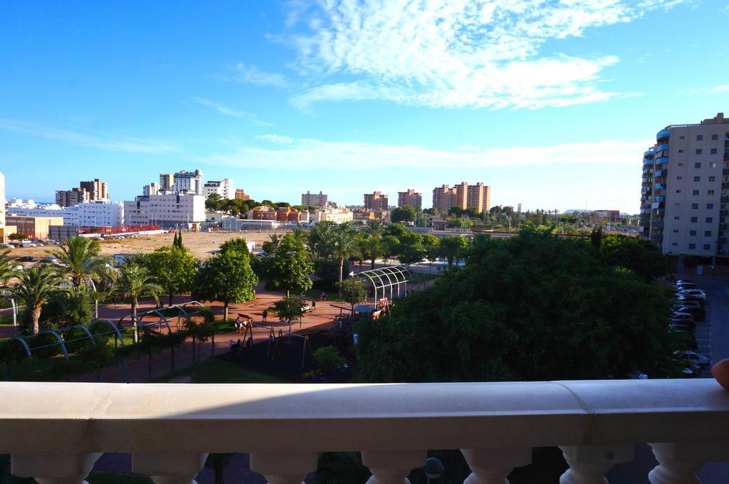 Sunny Escape In El Campello Apartment Room photo